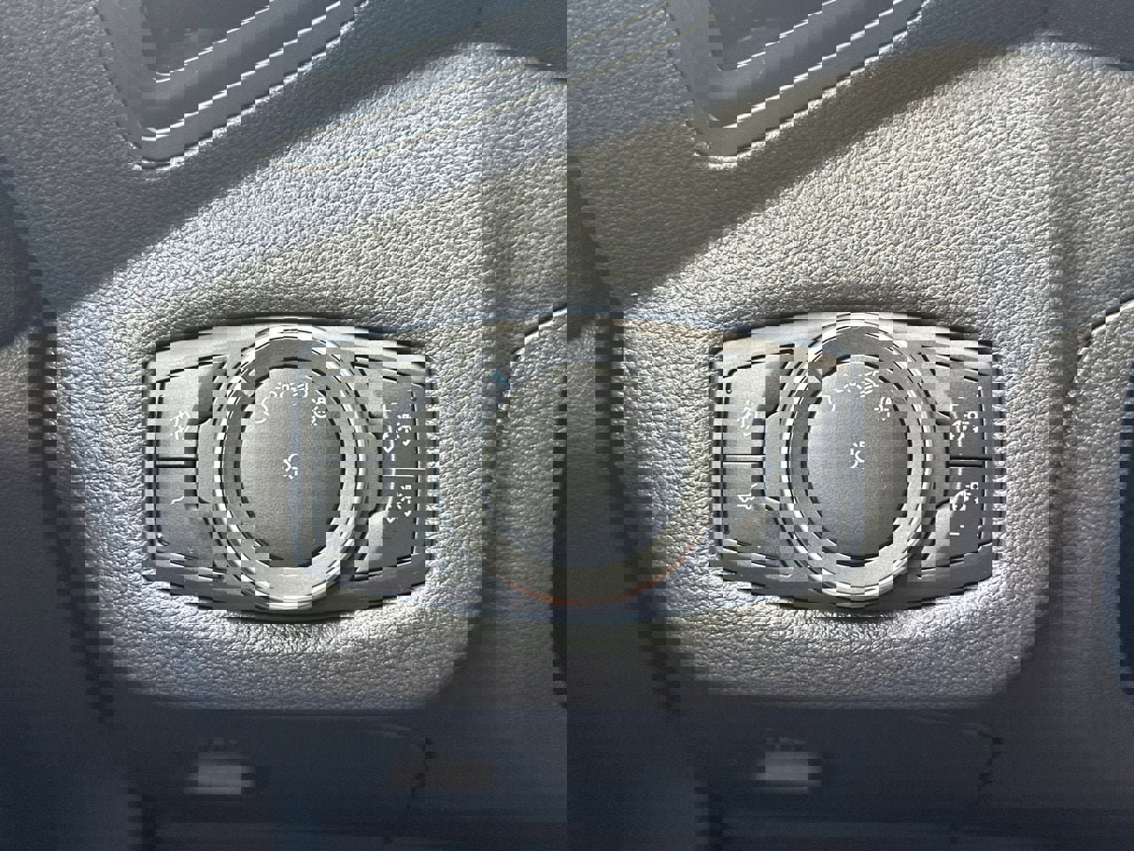 Used 2018 Ford Escape SE w/ SE Sport Appearance Package image 31