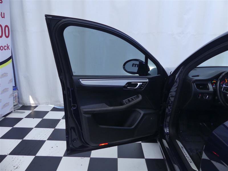 Used 2018 Porsche Macan GTS AWD/4WD image 23