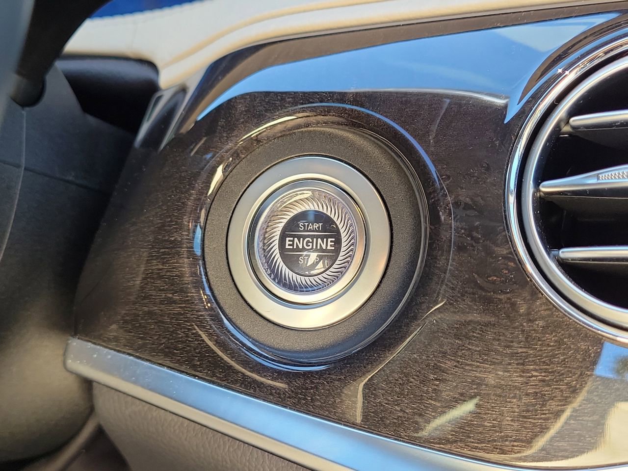 Used 2019 Mercedes-Benz S 560 Sedan image 19