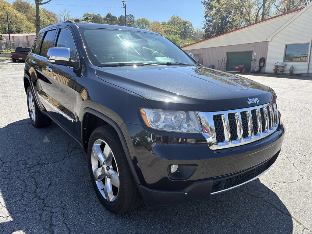 Used 2013 Jeep Grand Cherokee Overland w/ Trailer Tow Group IV RWD image 8