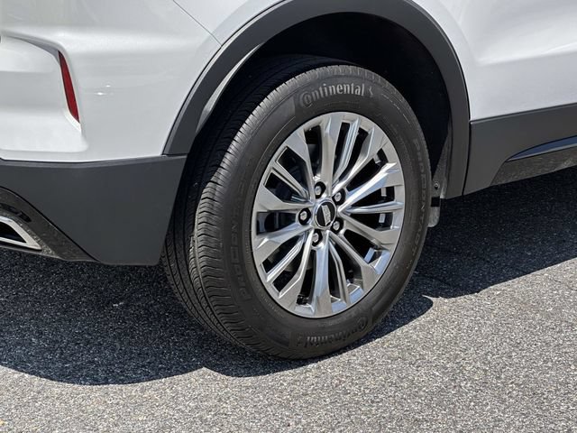 Used 2024 Cadillac XT4 Premium Luxury w/ Active Safety Package AWD/4WD image 31