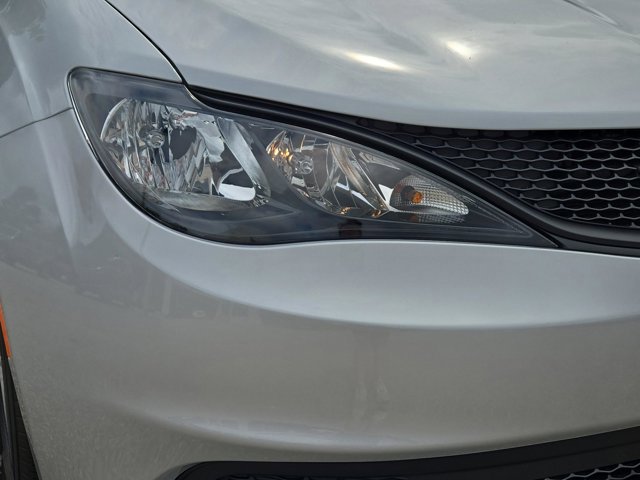 New 2026 Chrysler Voyager LX image 3