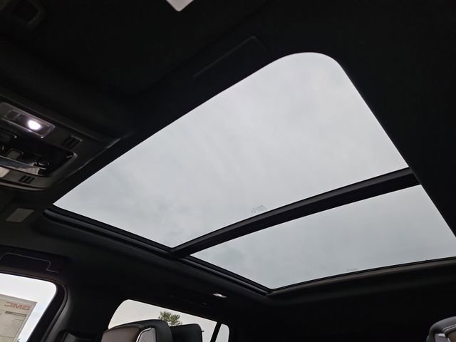 New 2026 GMC Yukon Denali Ultimate AWD/4WD image 16