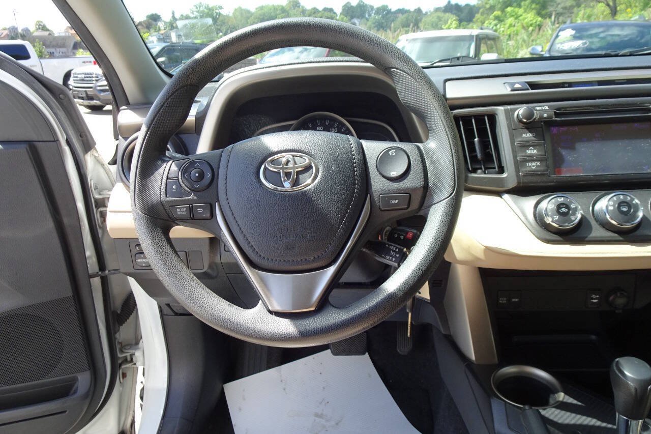 Used 2013 Toyota RAV4 LE AWD/4WD image 17