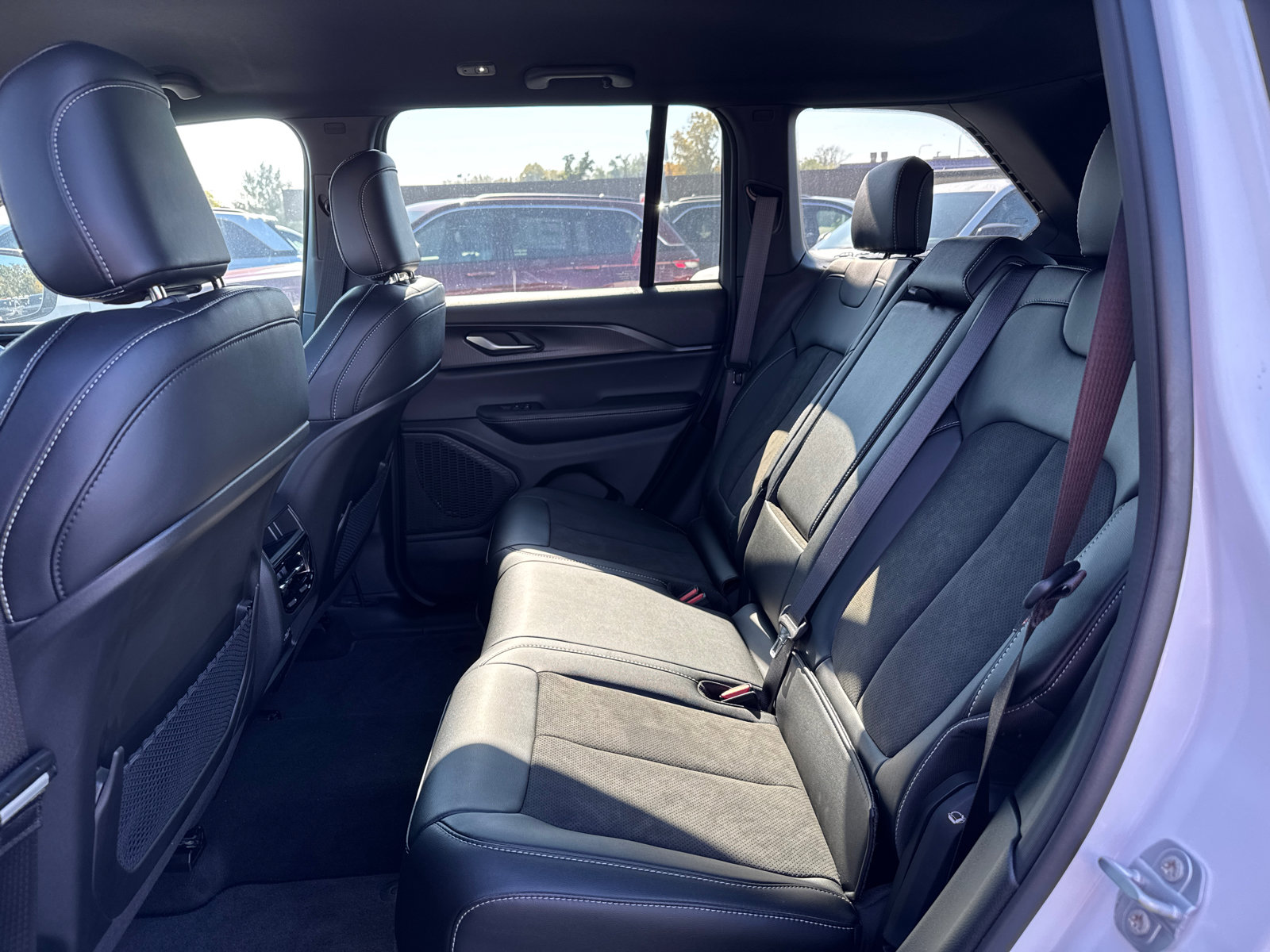 New 2025 Jeep Grand Cherokee Altitude AWD/4WD image 6