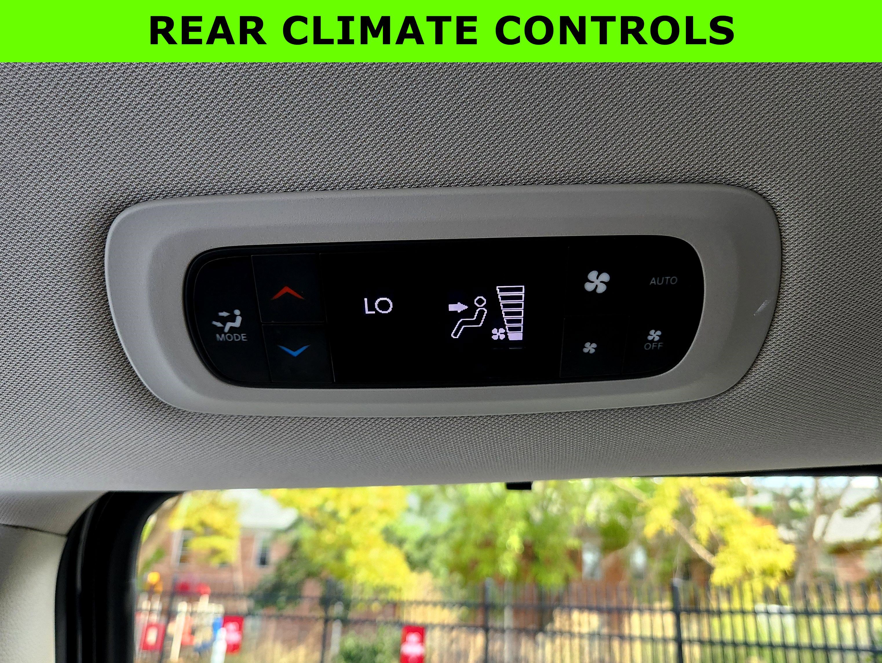 Used 2024 Chrysler Pacifica Touring-L image 34