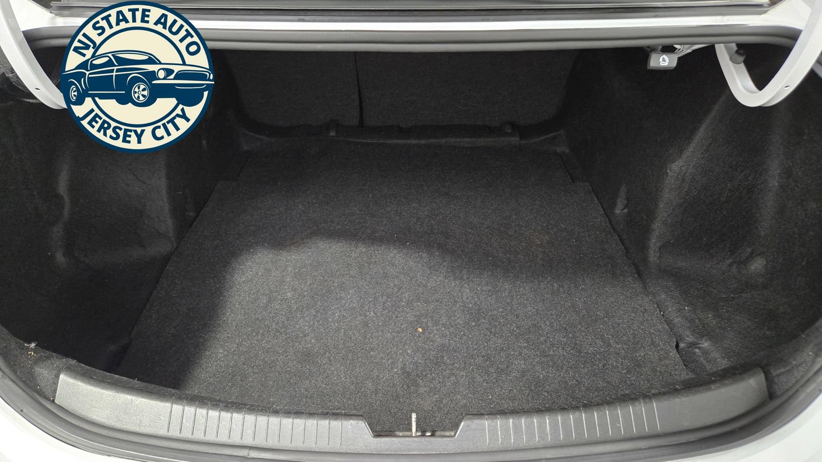 Used 2023 Chevrolet Malibu LT FWD image 32