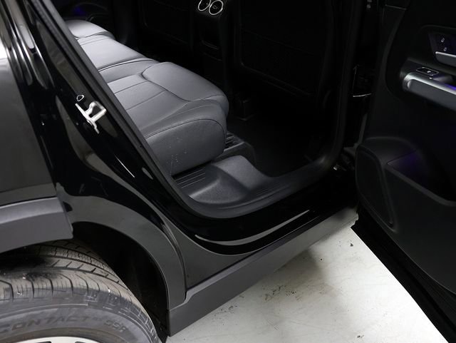 Used 2022 Mercedes-Benz GLB 250 4MATIC image 31