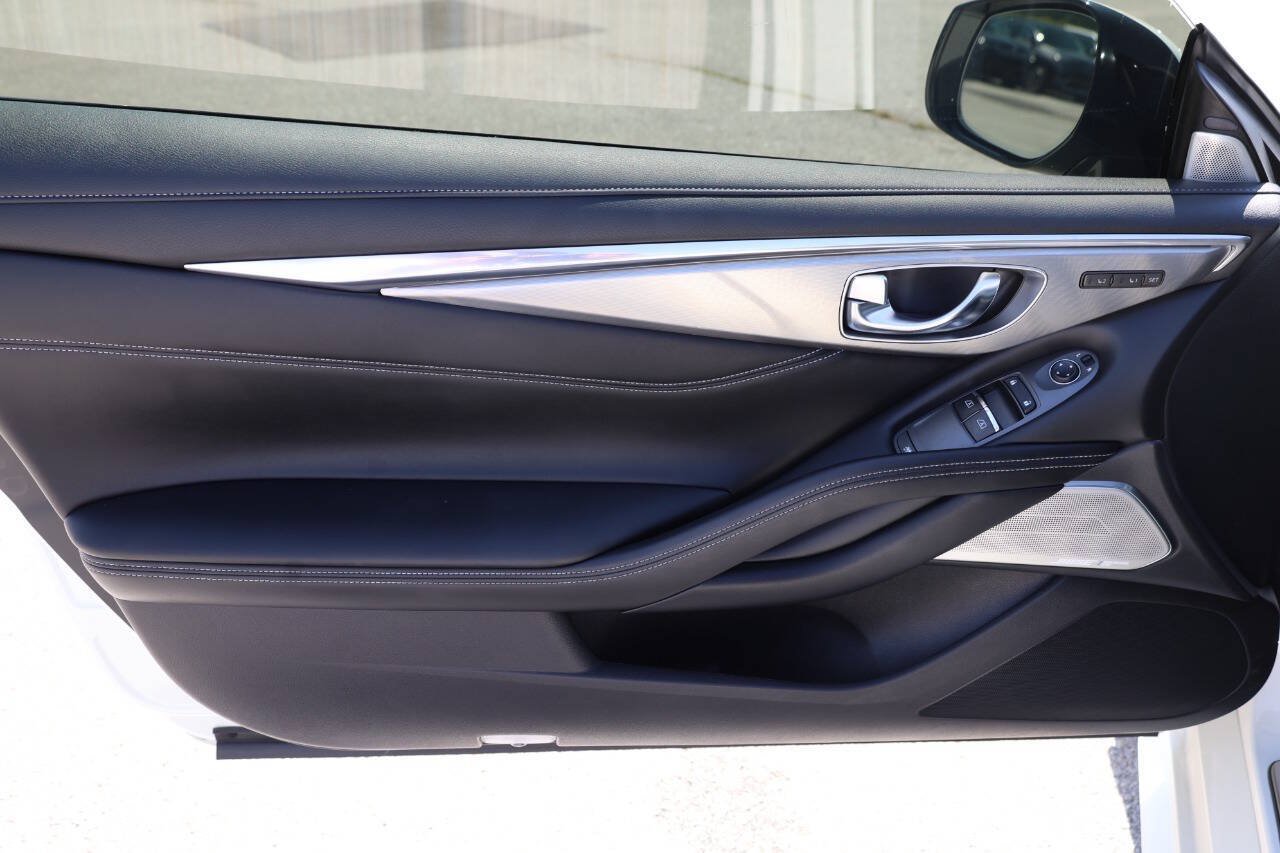 Used 2020 INFINITI Q60 3.0t Luxe w/ Essential Package AWD/4WD image 12