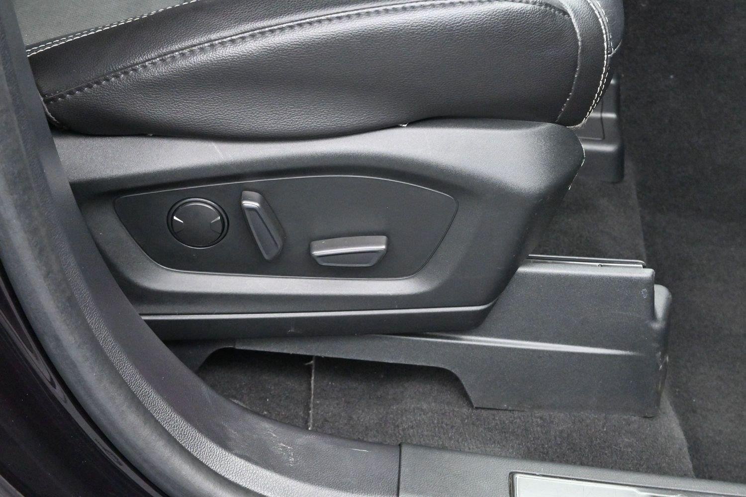Used 2022 Ford Explorer ST AWD/4WD image 32
