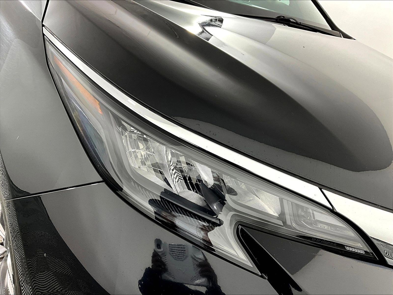 Used 2024 Toyota Sienna XLE FWD image 33