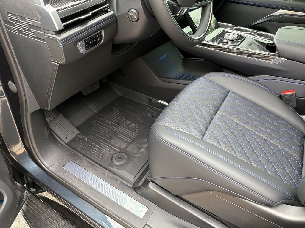 New 2026 Cadillac Escalade IQL Sport 1 w/ LPO, Floor Liner Package AWD/4WD image 23