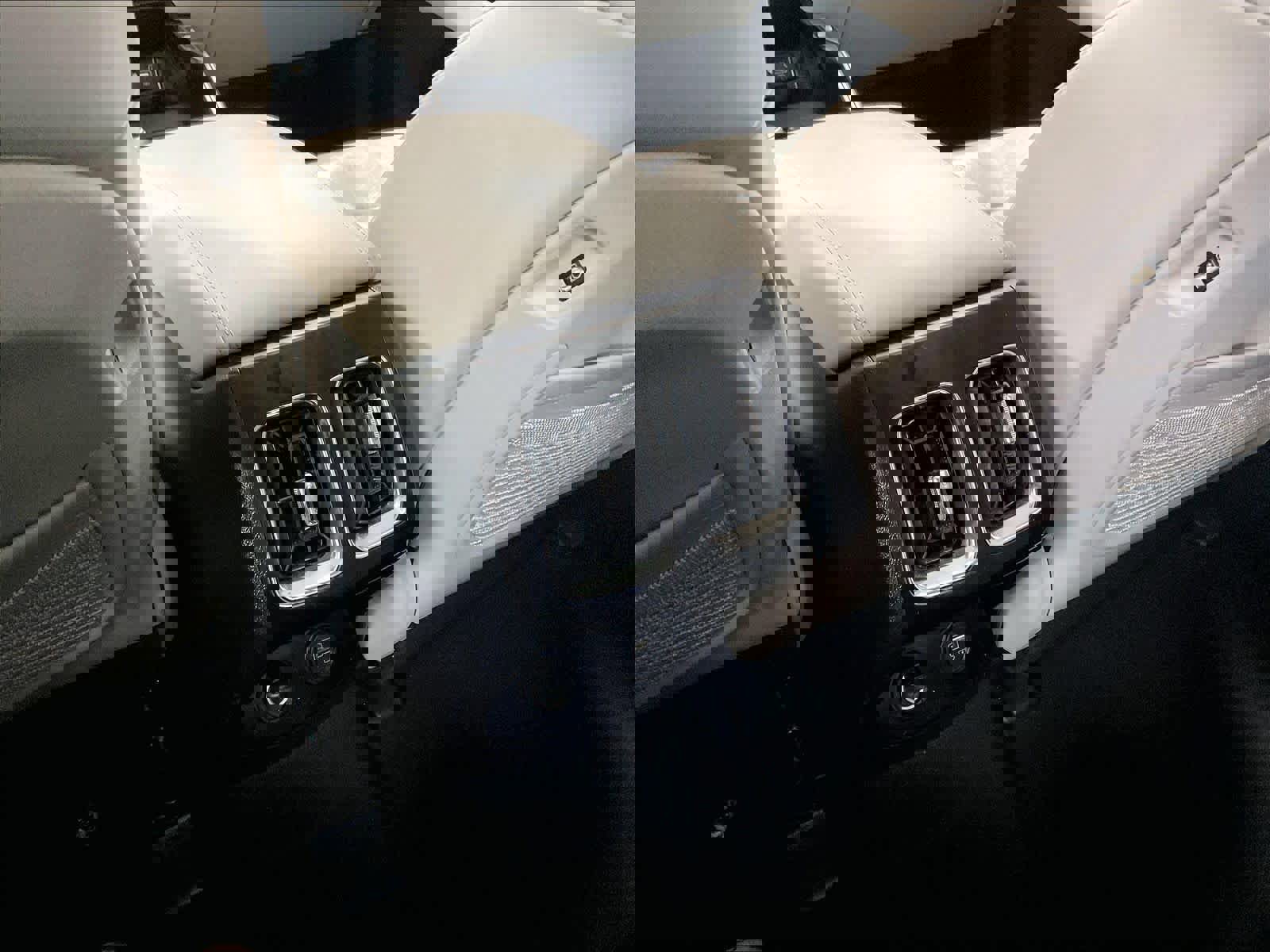 Used 2023 Kia Sorento EX w/ Panoramic Sunroof Package image 28