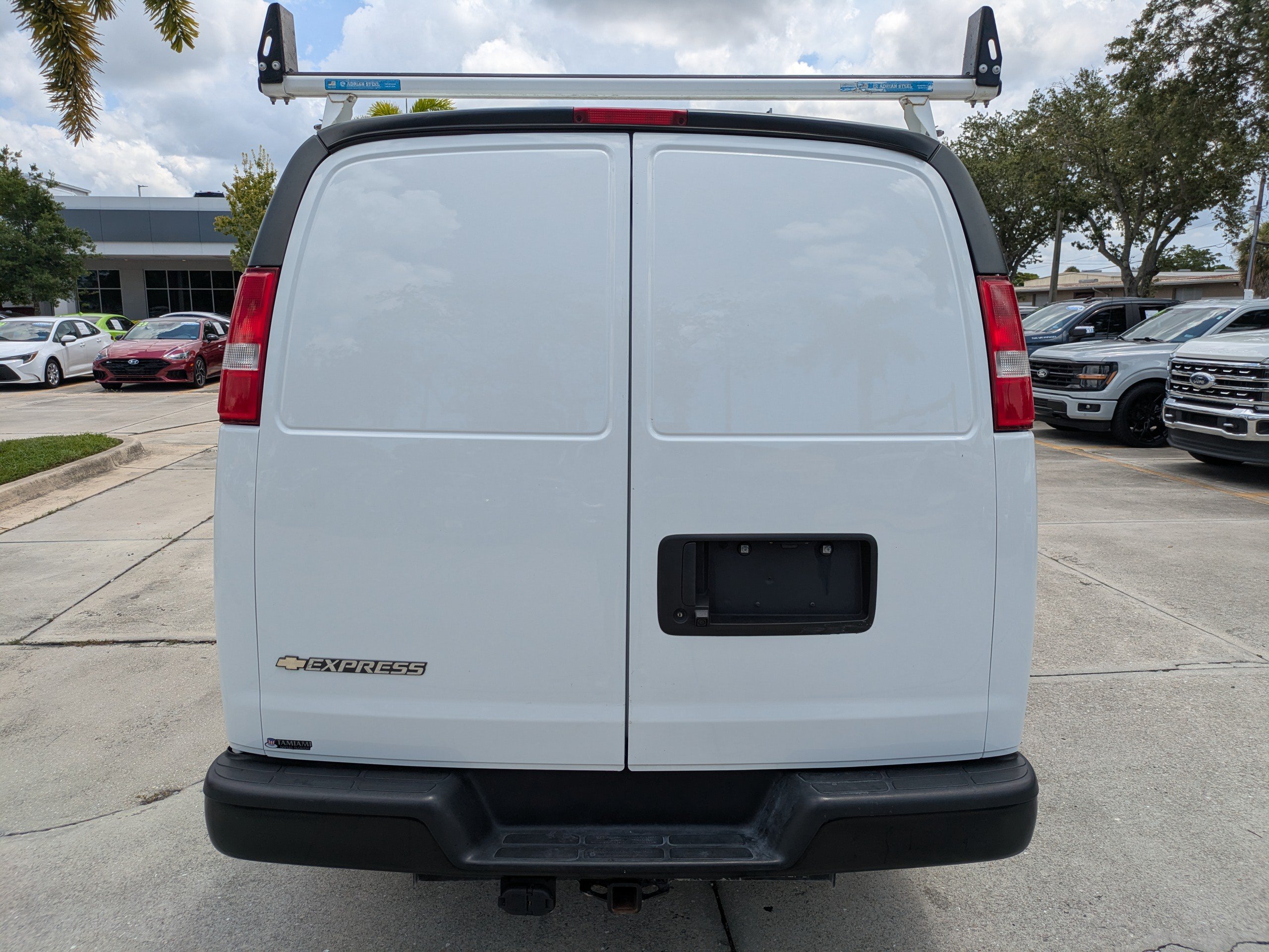 Used 2024 Chevrolet Express 2500 w/ Driver Convenience Package RWD image 5