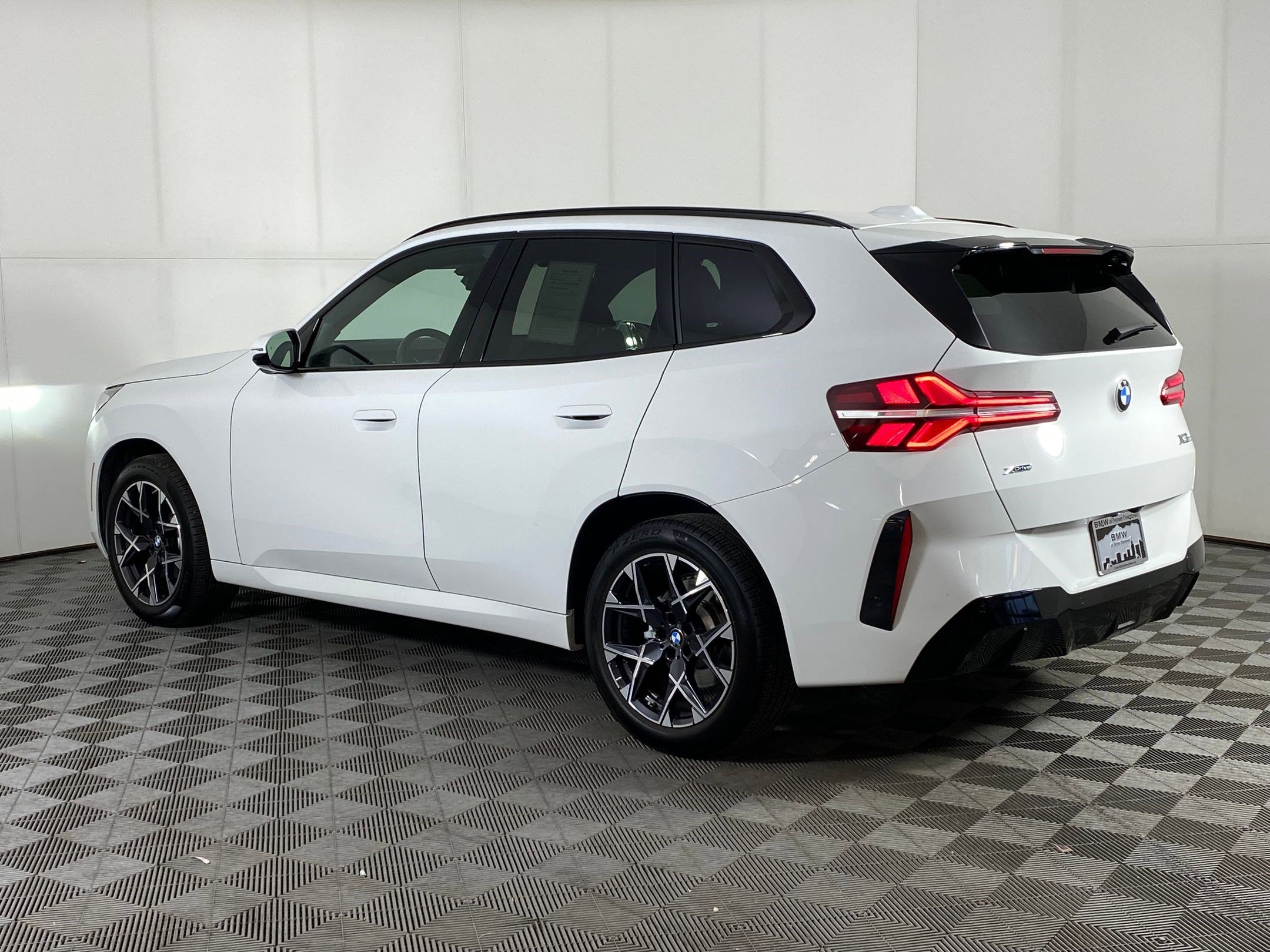 Certified 2025 BMW X3 xDrive30i image 3