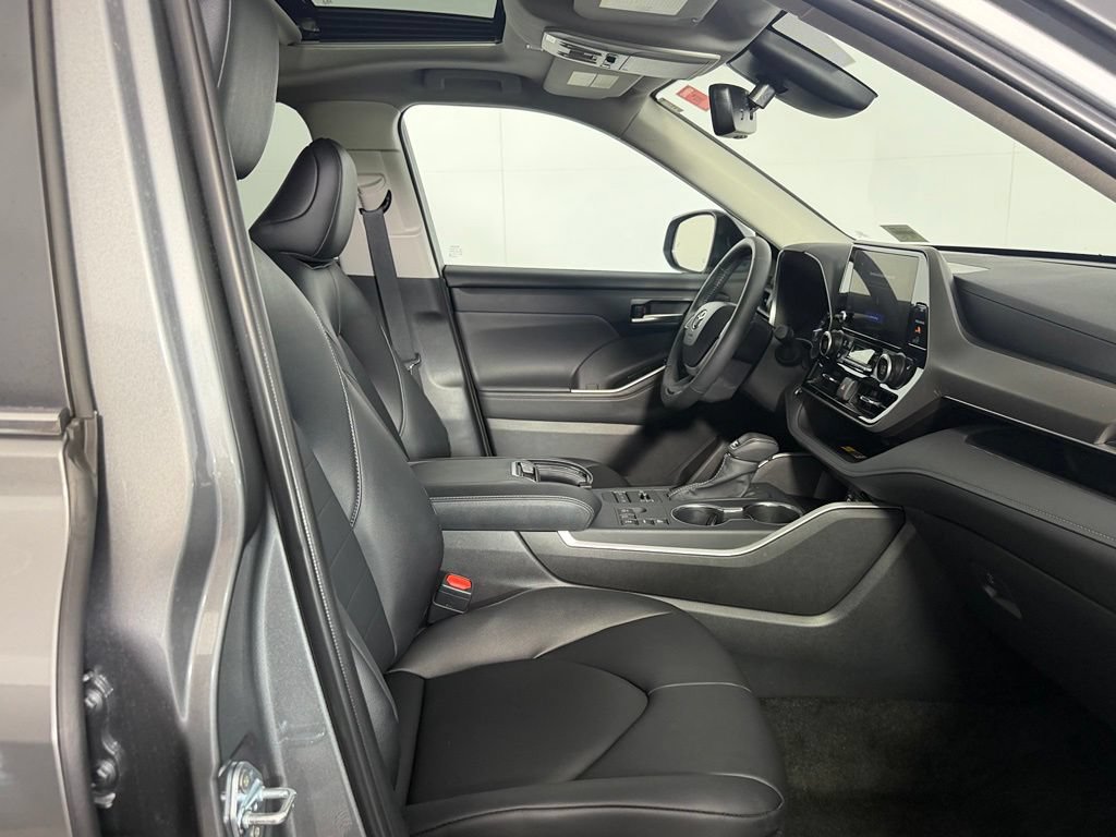 Used 2026 Toyota Highlander XLE AWD/4WD image 28