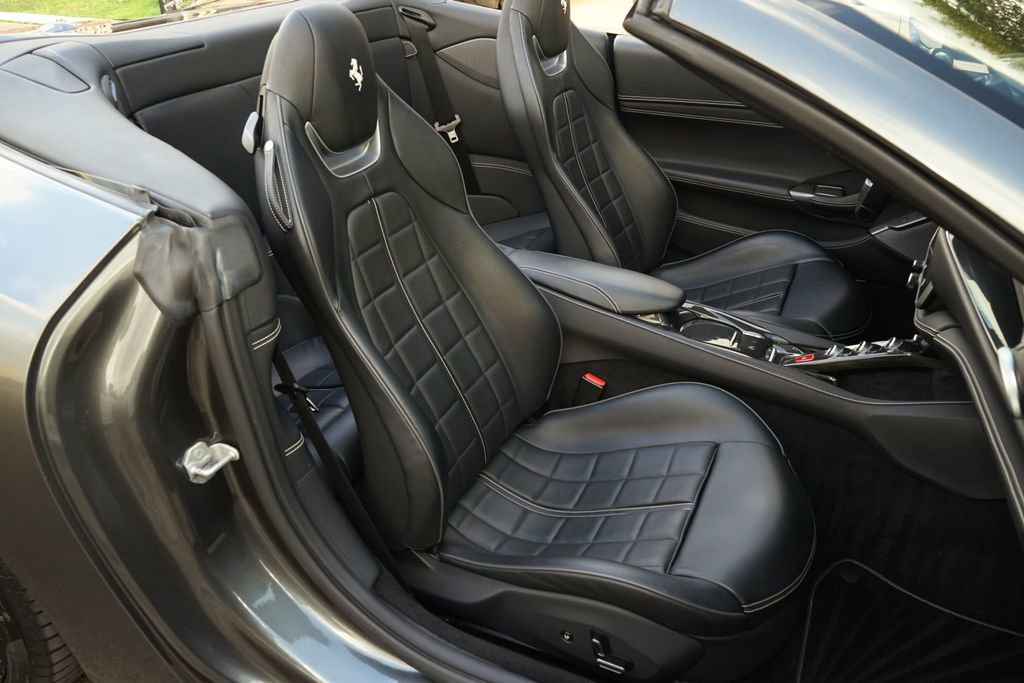 Used 2019 Ferrari Portofino image 4