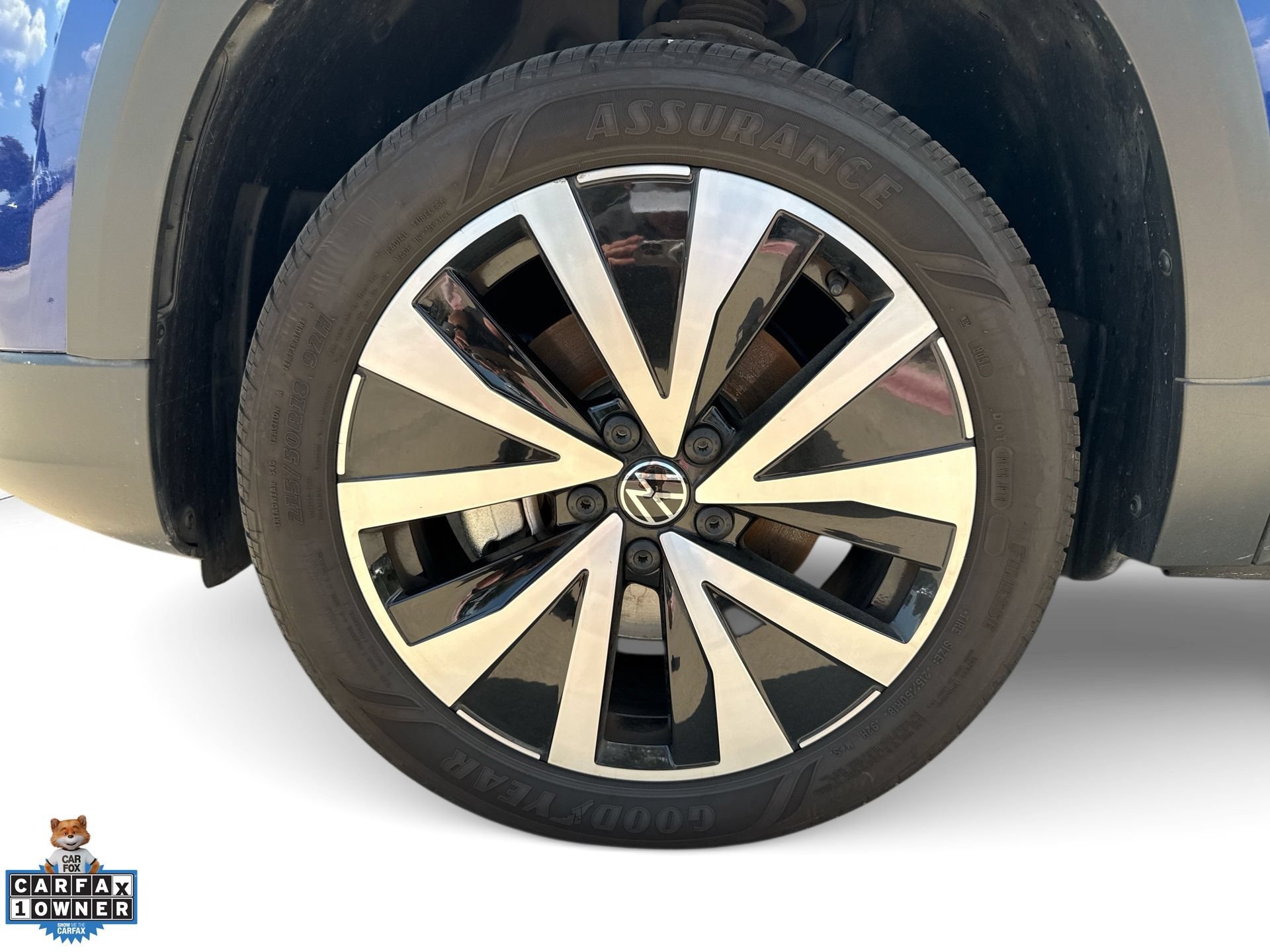 Used 2023 Volkswagen Taos SE w/ Panoramic Sunroof Package FWD image 19