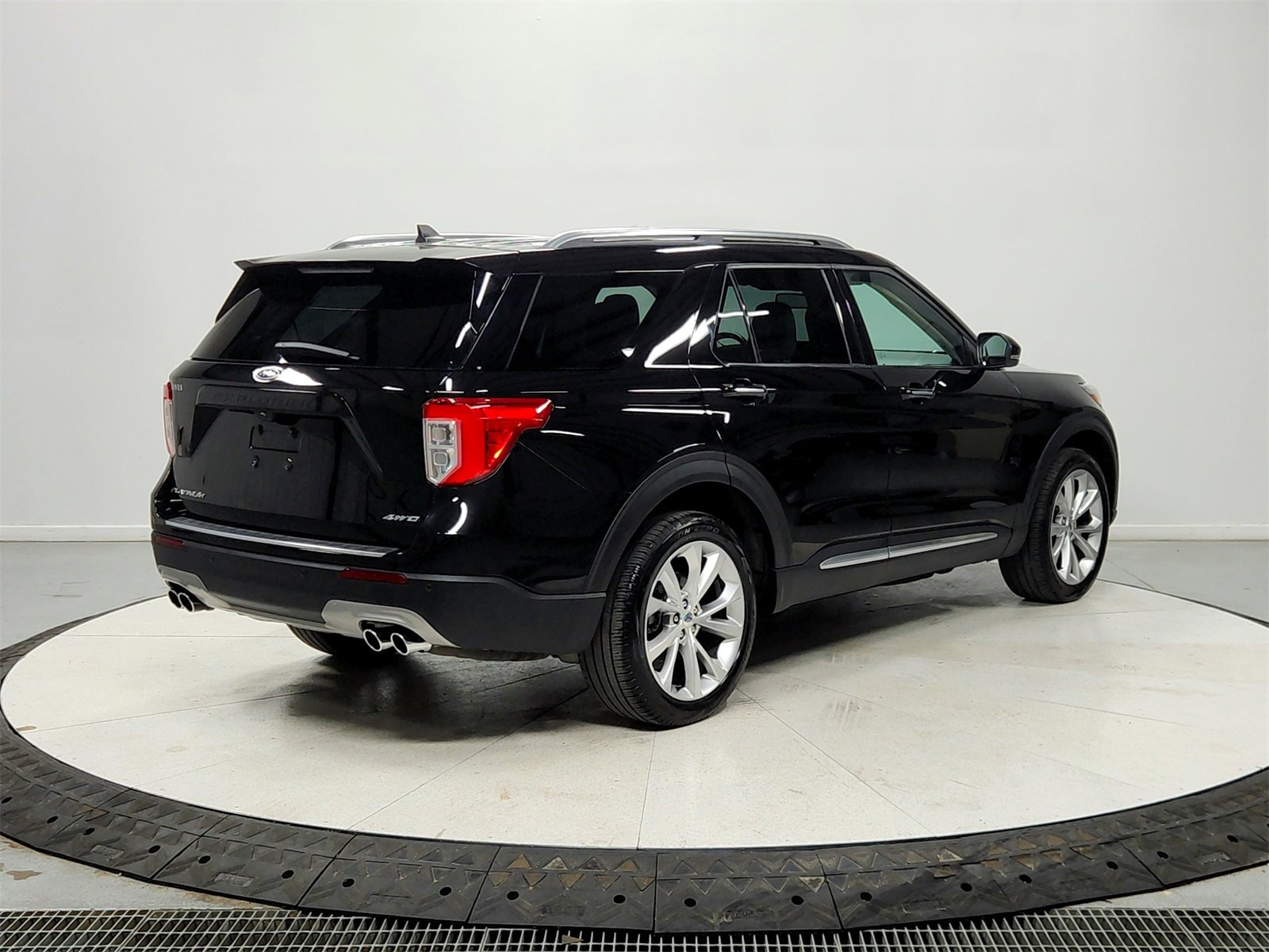 Used 2023 Ford Explorer Platinum w/ Technology Package image 7