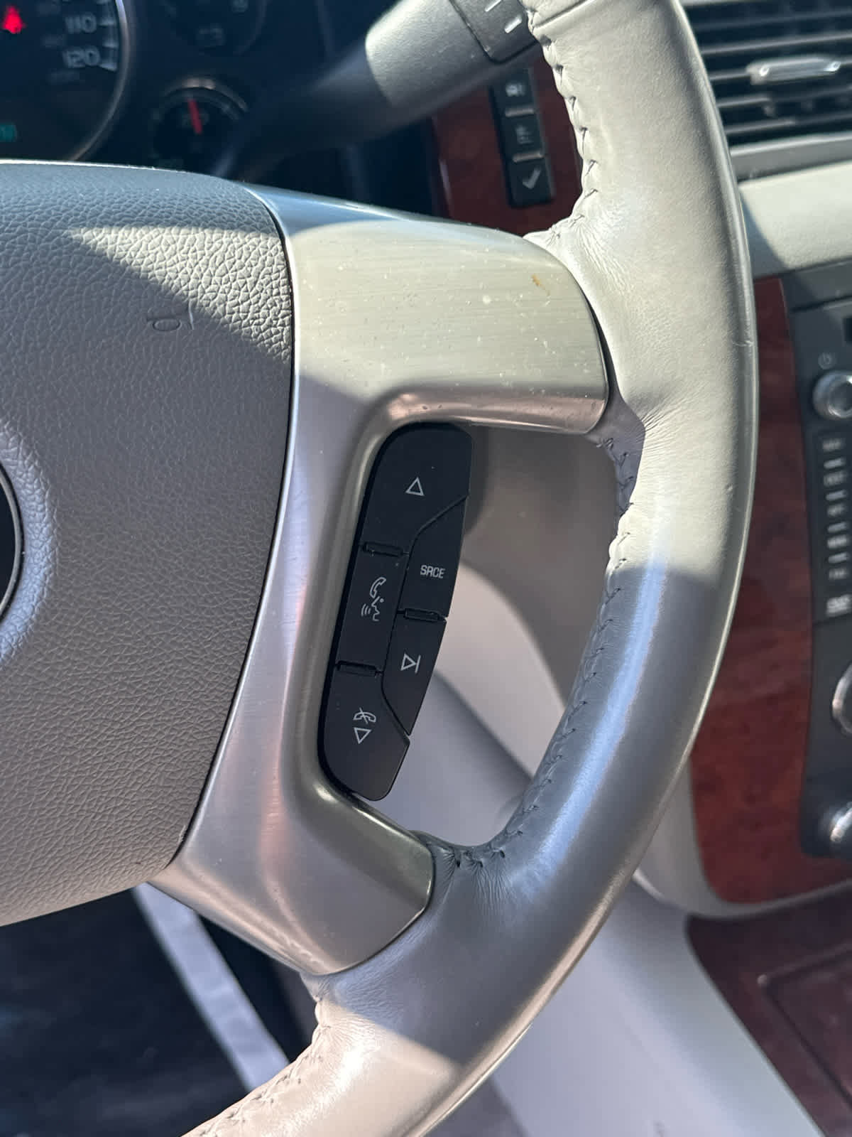 Used 2013 Chevrolet Tahoe LTZ image 25