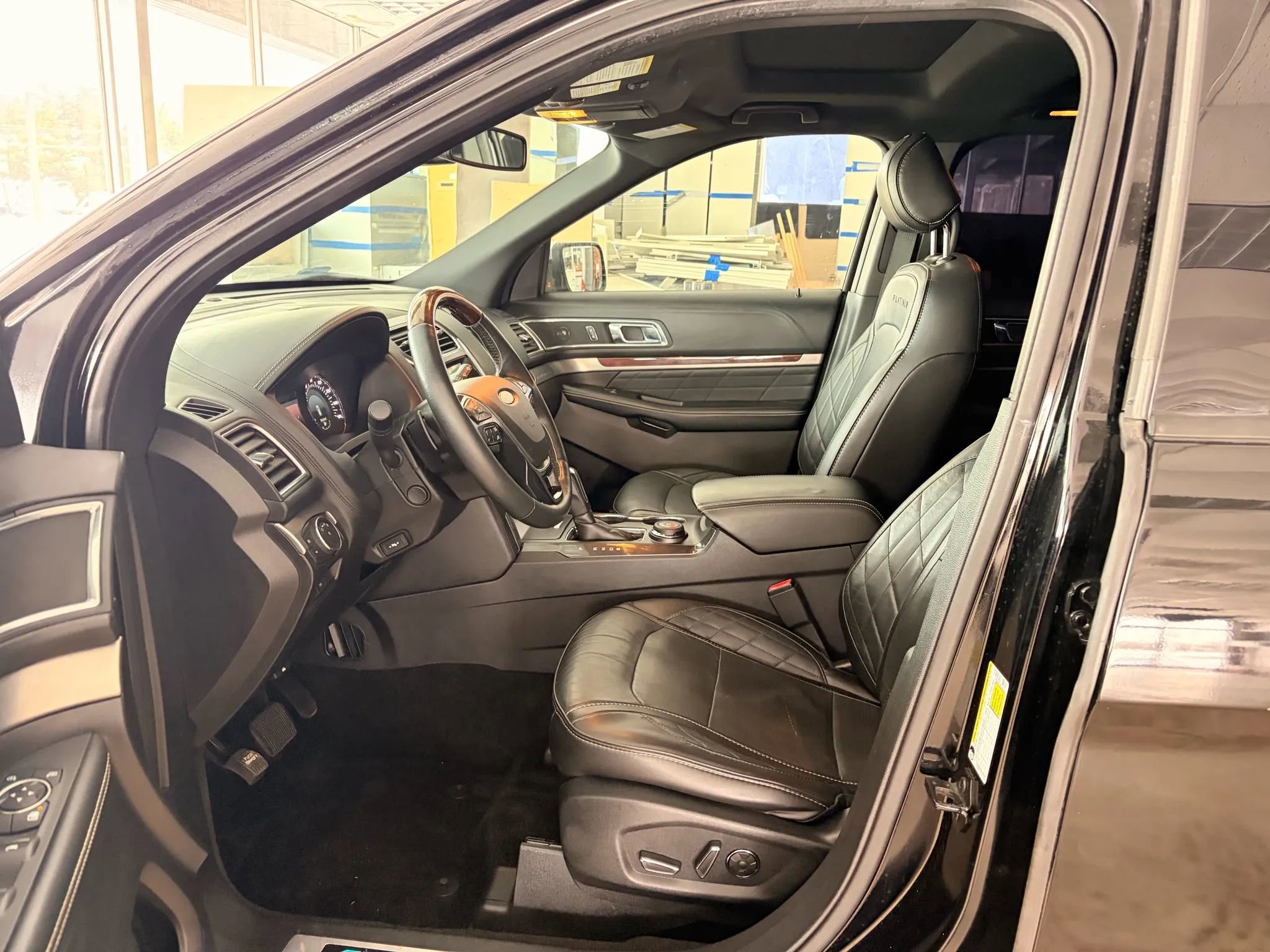 Used 2017 Ford Explorer Platinum image 11