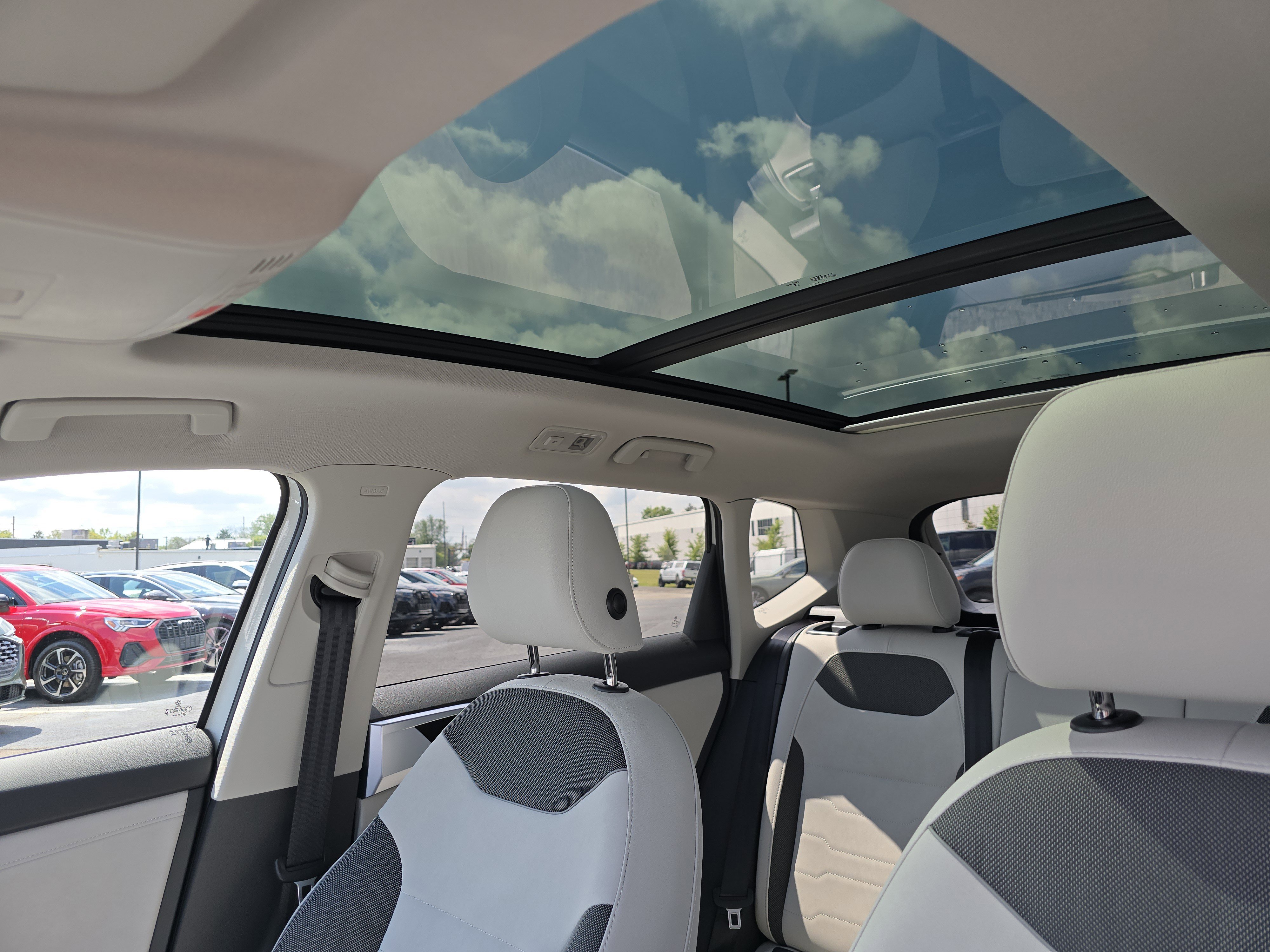 New 2025 Volkswagen Taos SE image 18