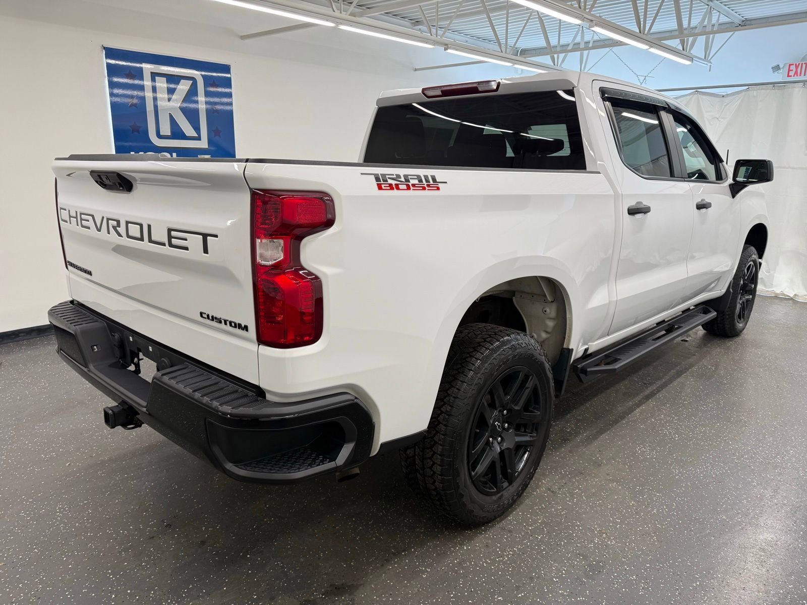 Used 2022 Chevrolet Silverado 1500 Custom Trail Boss w/ LPO, Dark Essentials Package image 2