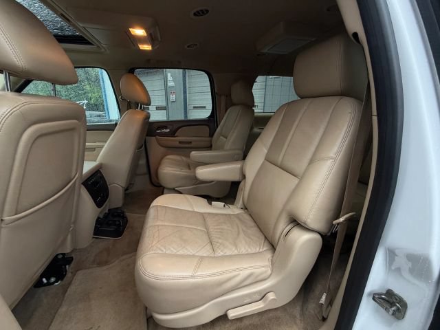 Used 2012 Chevrolet Suburban LT w/ Luxury Package AWD/4WD image 10