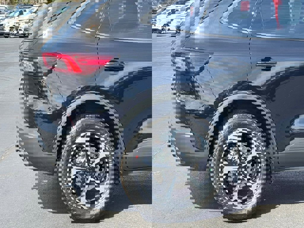 New 2025 Ford Escape ST-Line Select w/ Class II Trailer Tow Package image 40