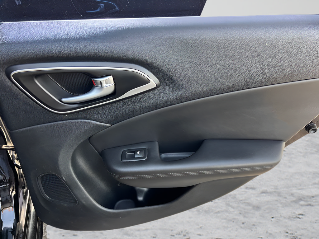 Used 2017 Chrysler 200 Limited Platinum FWD image 26