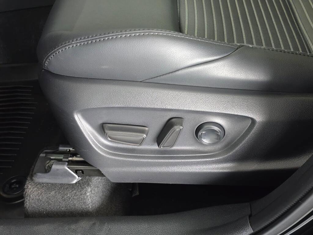 Used 2025 Toyota Corolla Cross AWD Hybrid w/ Convenience Package image 25