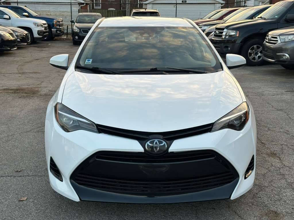 Used 2018 Toyota Corolla LE image 2