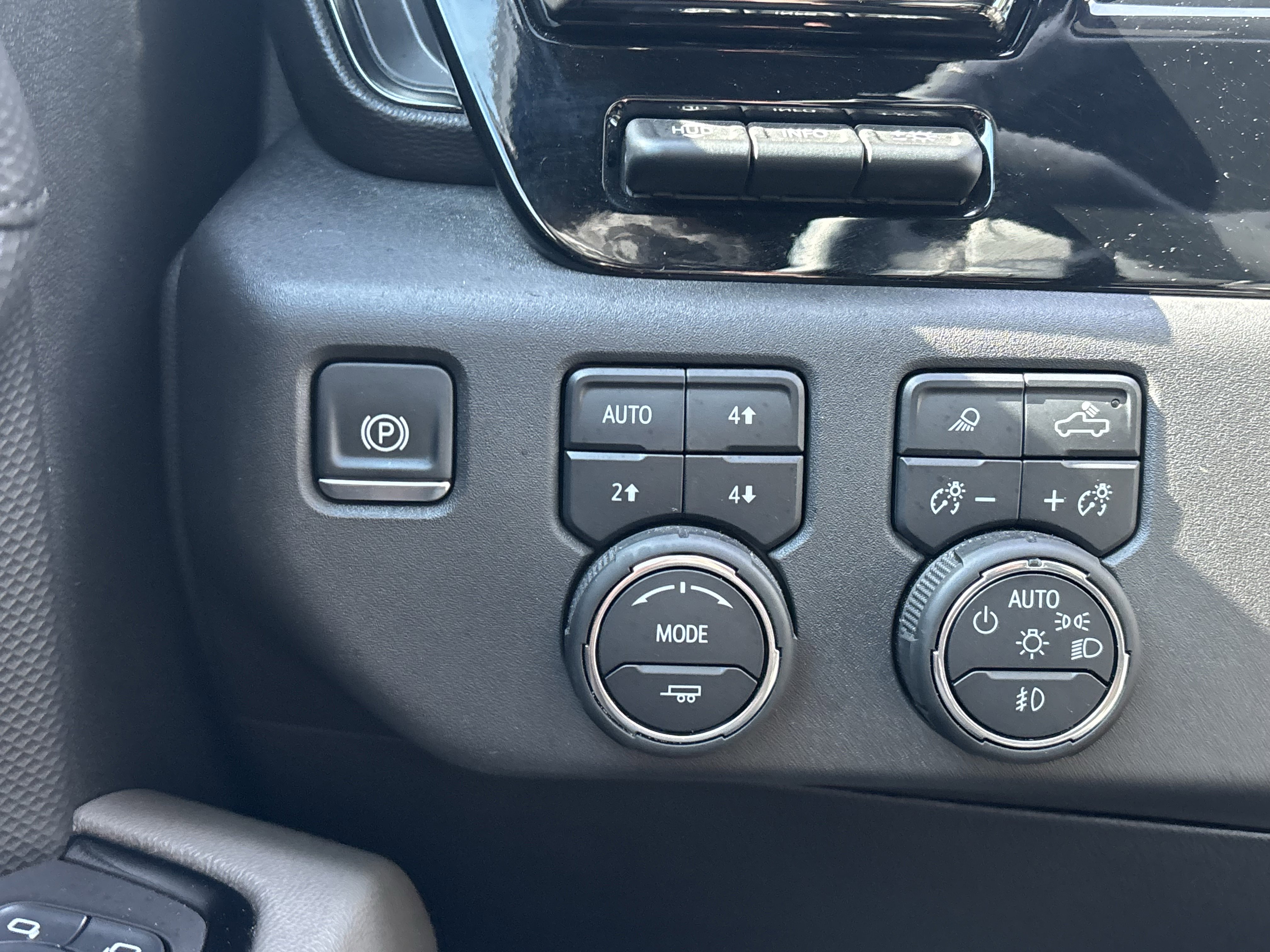 Used 2025 Chevrolet Silverado 1500 ZR2 w/ Technology Package AWD/4WD image 39