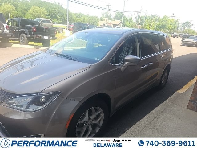 Used 2018 Chrysler Pacifica Touring Plus w/ Tire & Wheel Group FWD image 1