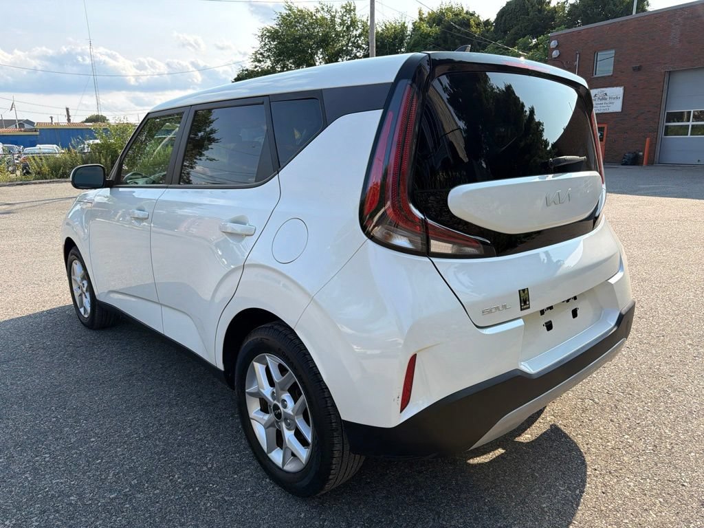 Certified 2023 Kia Soul LX w/ Option Group 015 FWD image 4