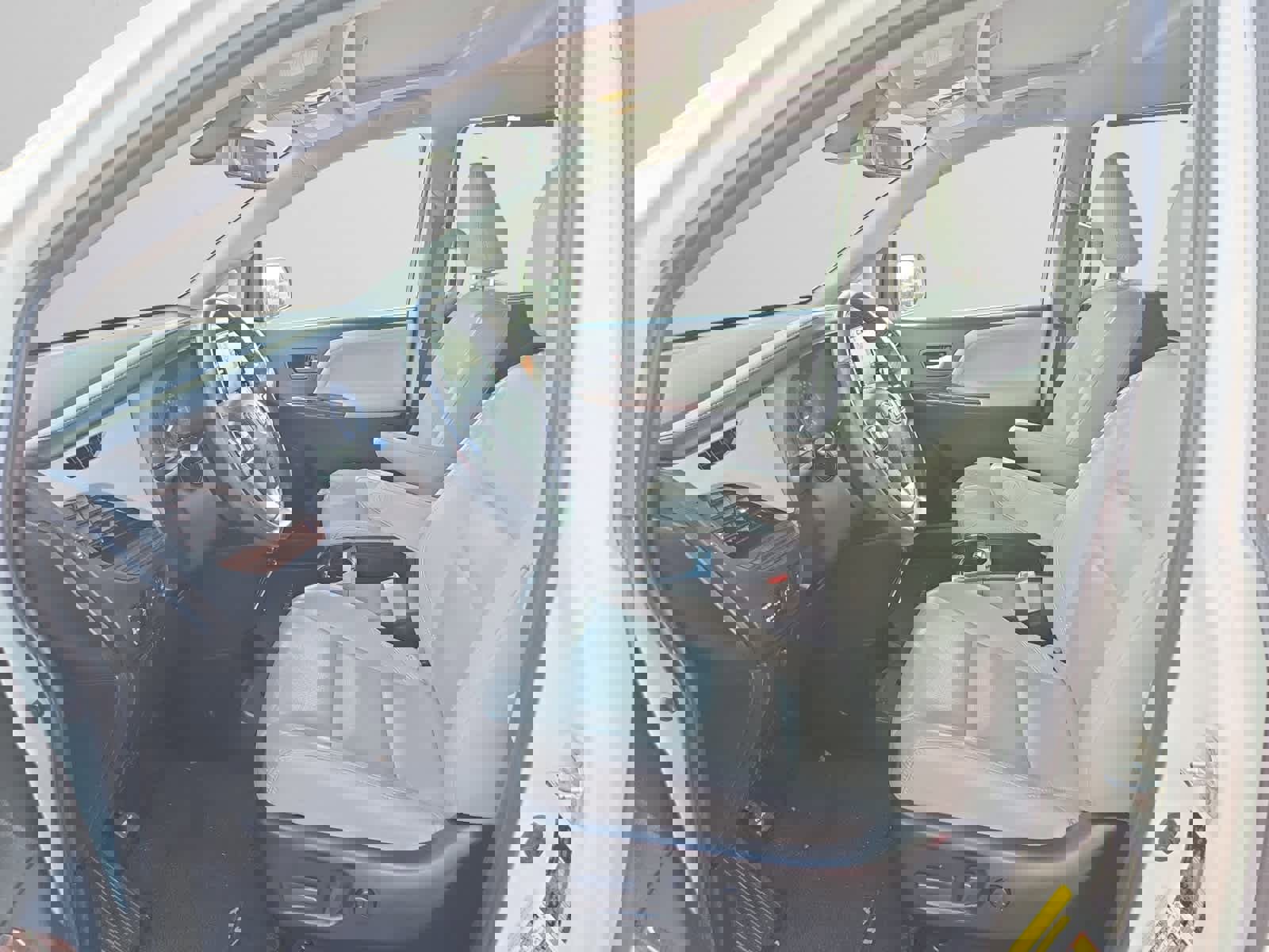 Used 2018 Toyota Sienna Limited Premium image 9