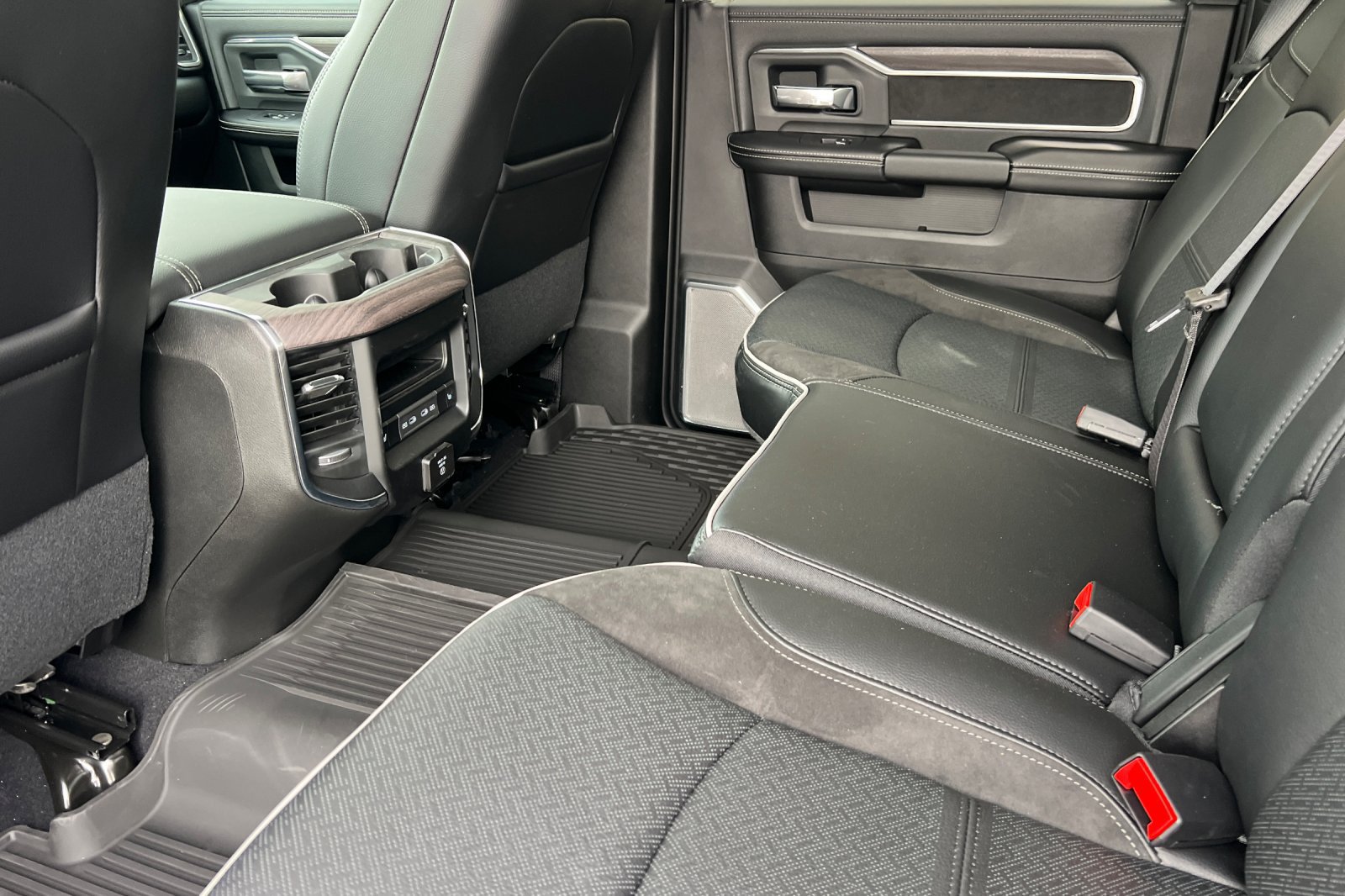New 2026 RAM 3500 Laramie AWD/4WD image 13