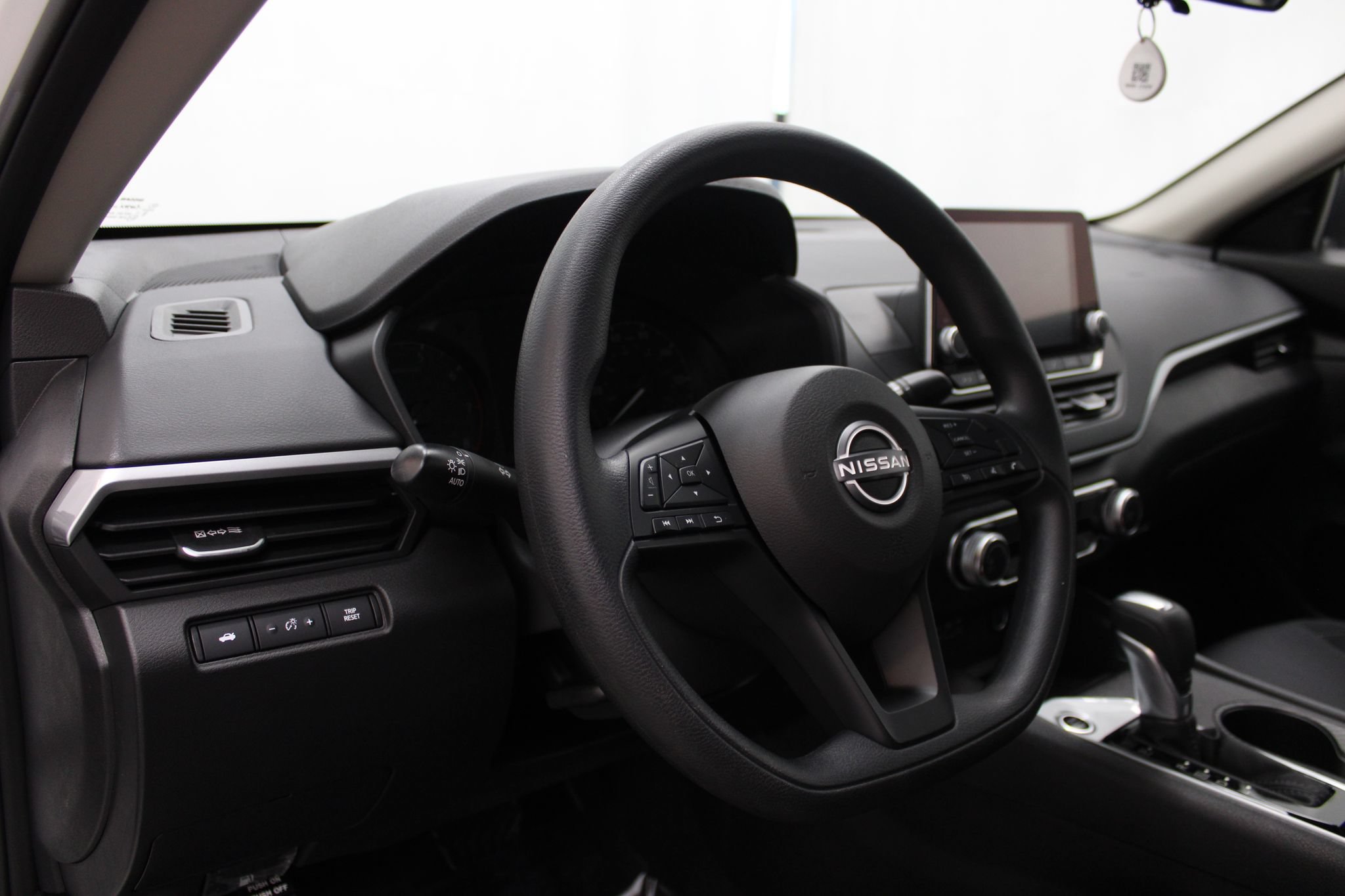 Used 2025 Nissan Altima 2.5 S FWD image 12