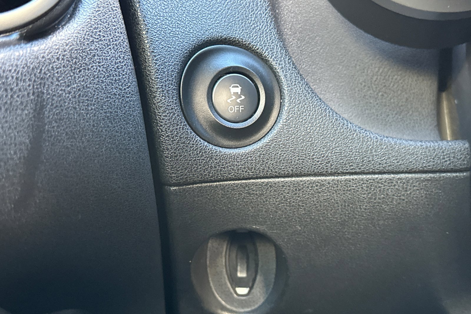 Used 2014 Nissan 370Z Touring w/ Sport Package image 39