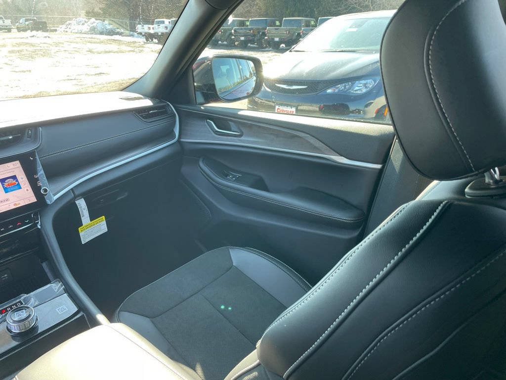 New 2026 Jeep Grand Cherokee Altitude AWD/4WD image 24