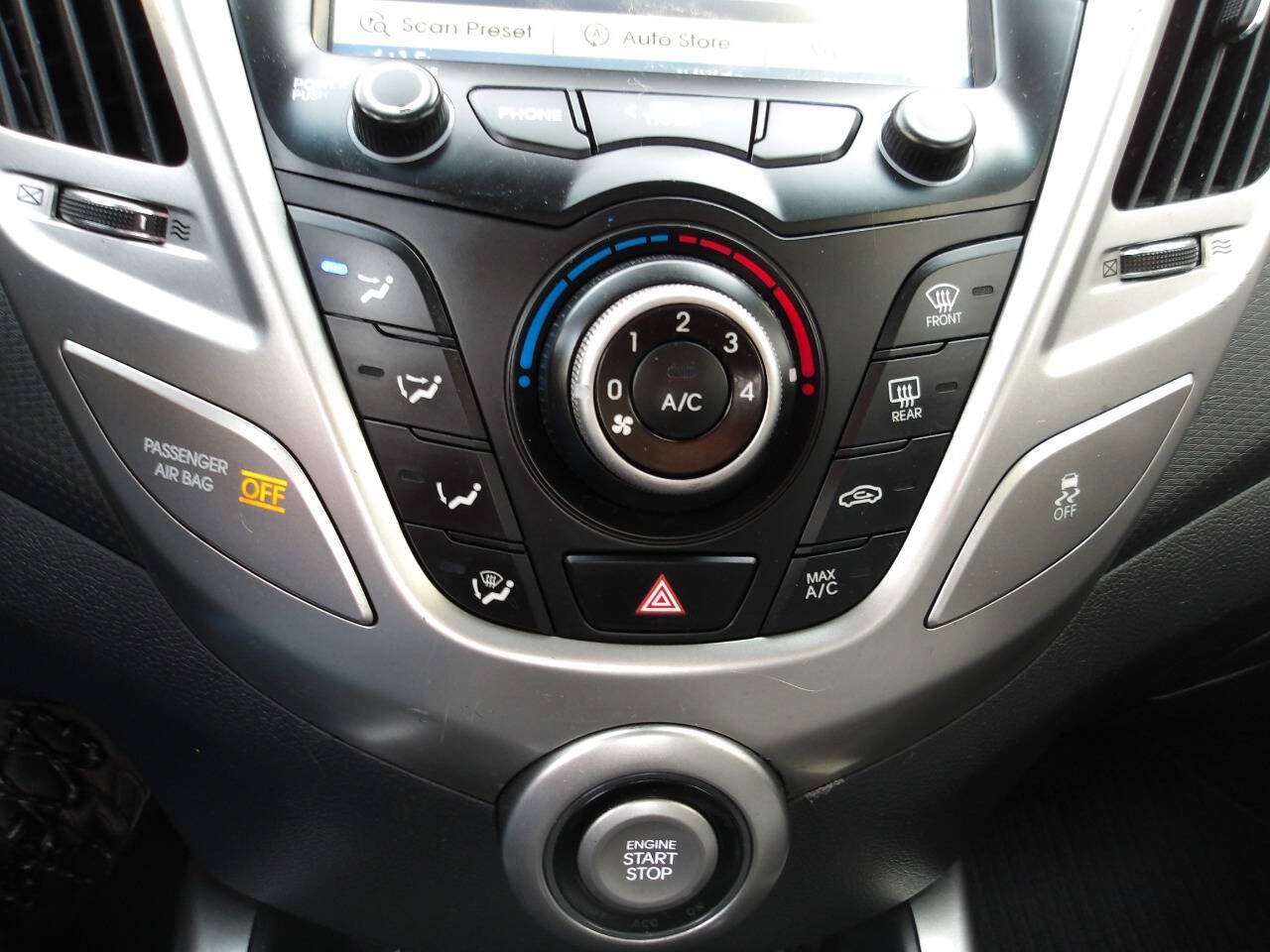 Used 2013 Hyundai Veloster w/ Tech Pkg FWD image 15