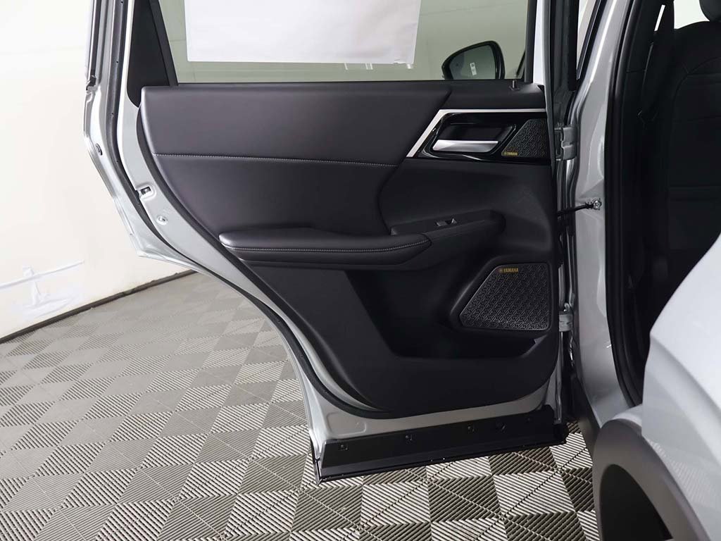 New 2025 Mitsubishi Outlander SE image 30