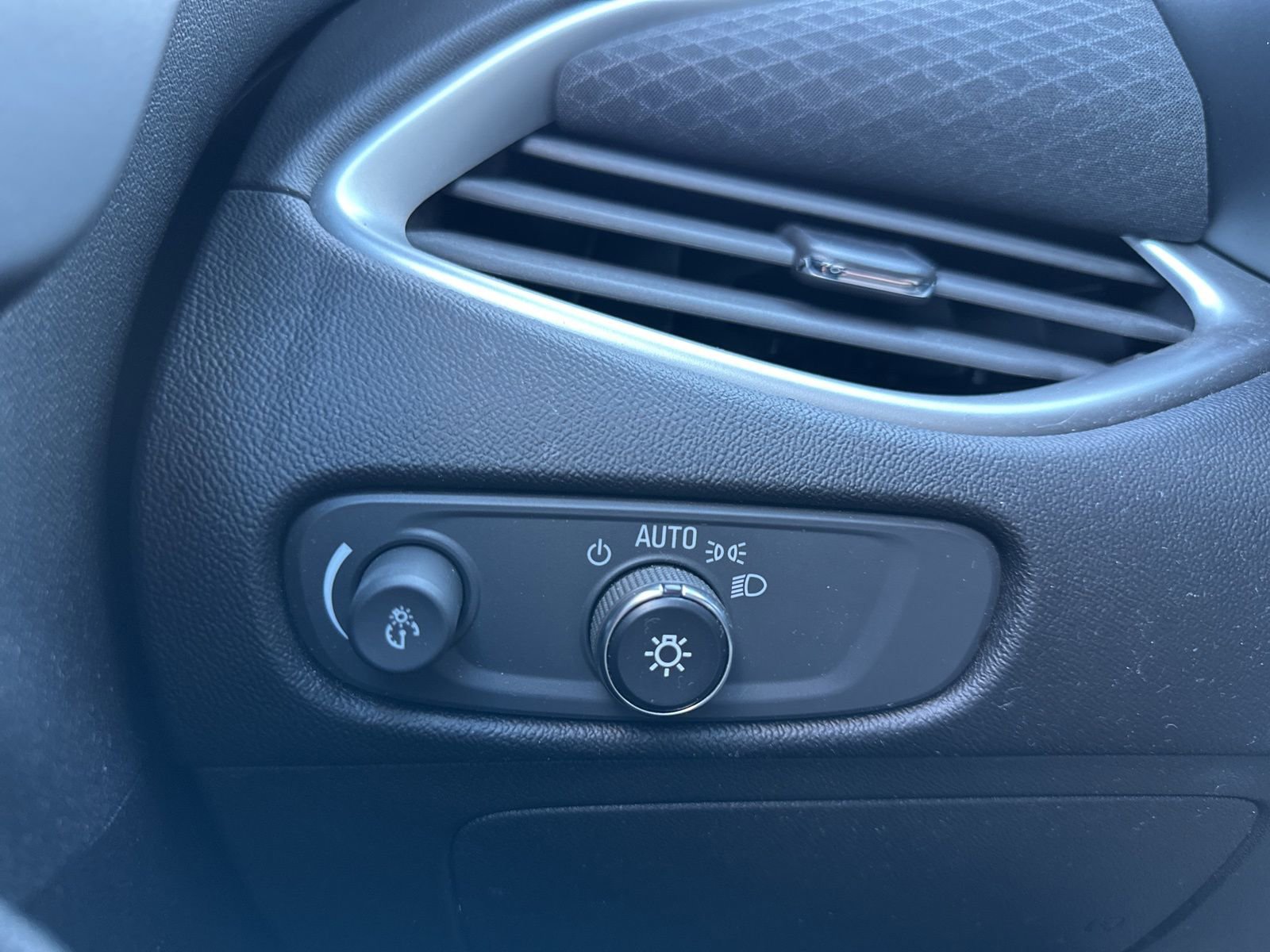 Used 2022 Chevrolet Malibu RS image 31