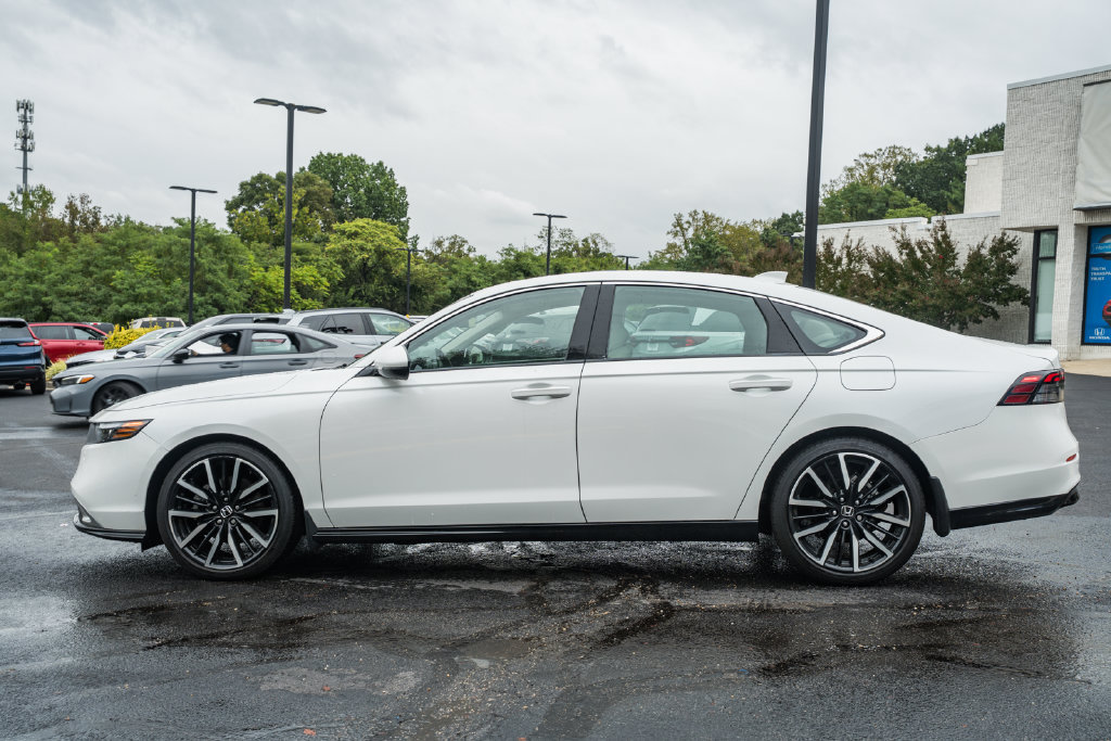 Used 2024 Honda Accord Touring image 4