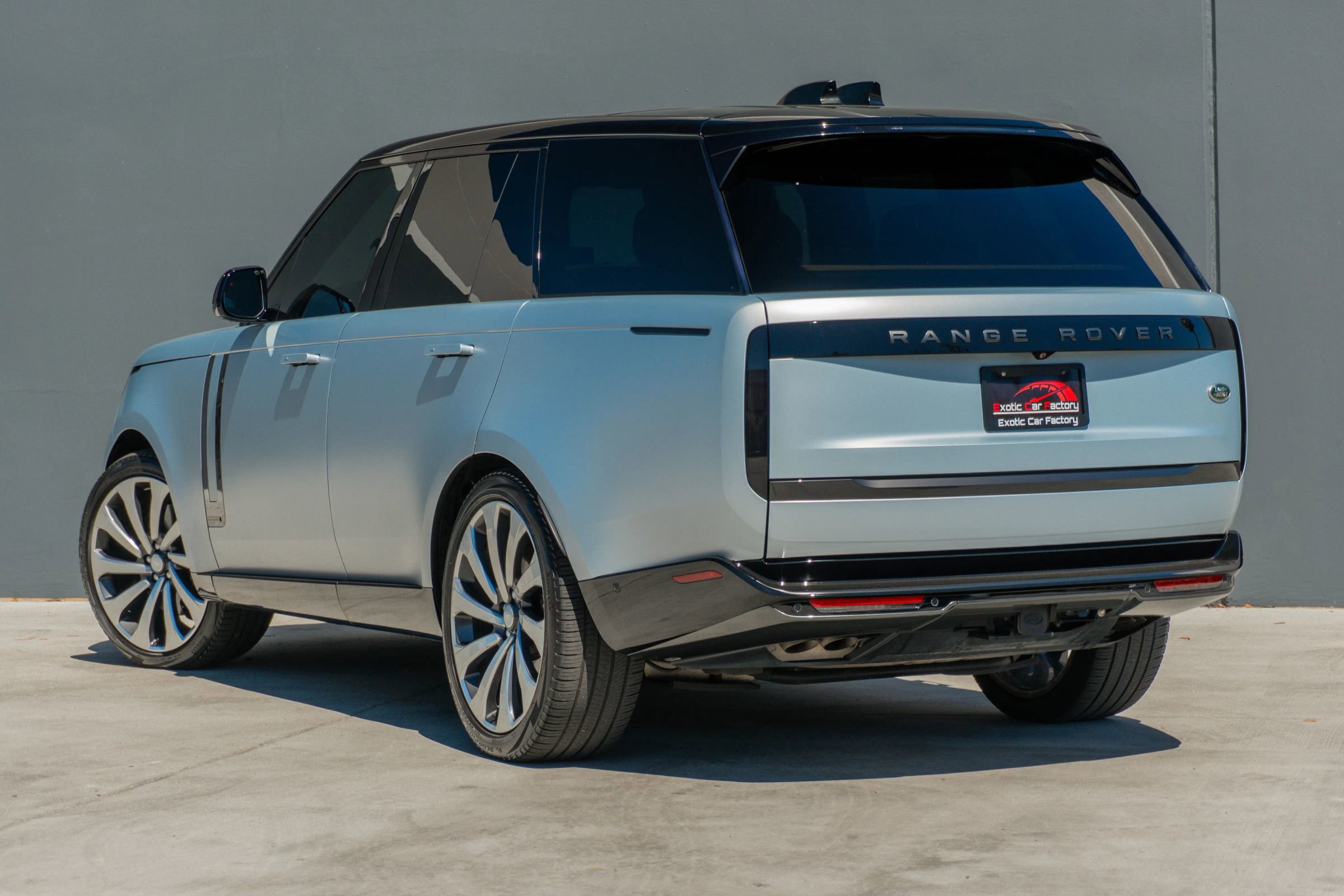 Used 2023 Land Rover Range Rover Autobiography image 9