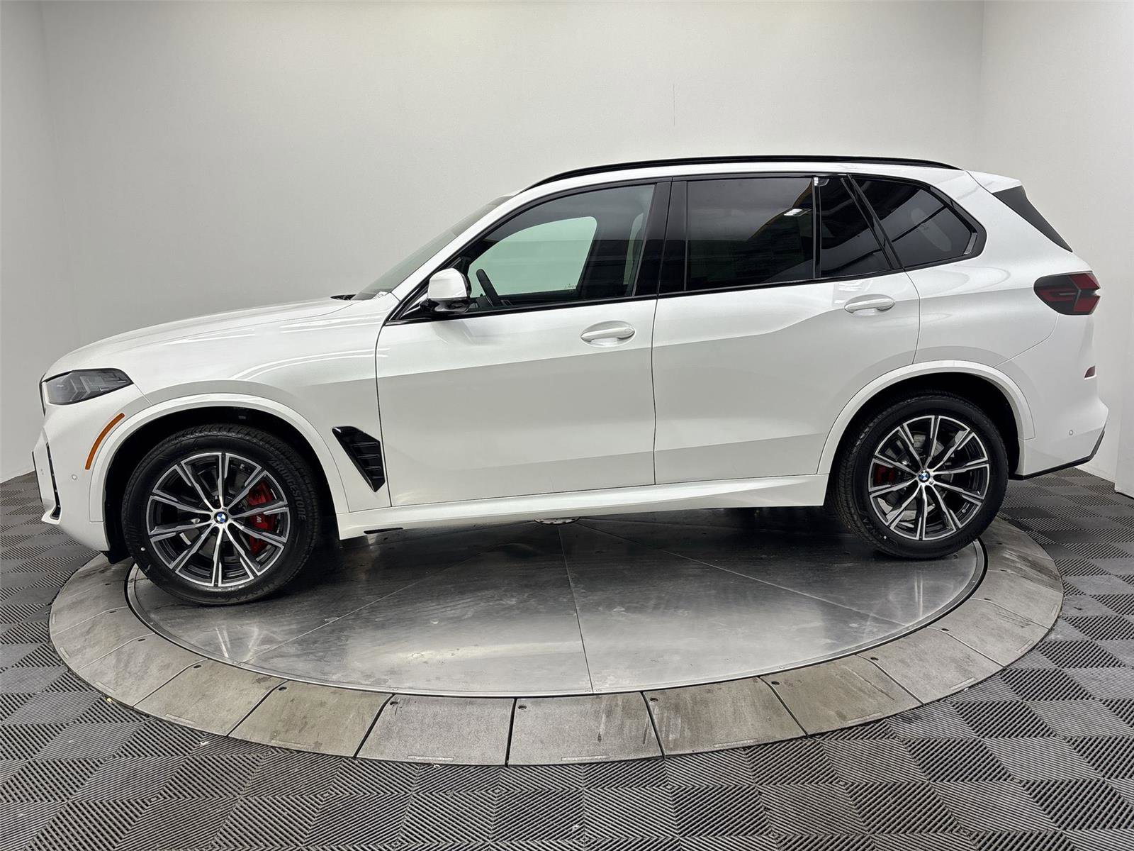 New 2026 BMW X5 xDrive40i w/ M Sport Package image 16