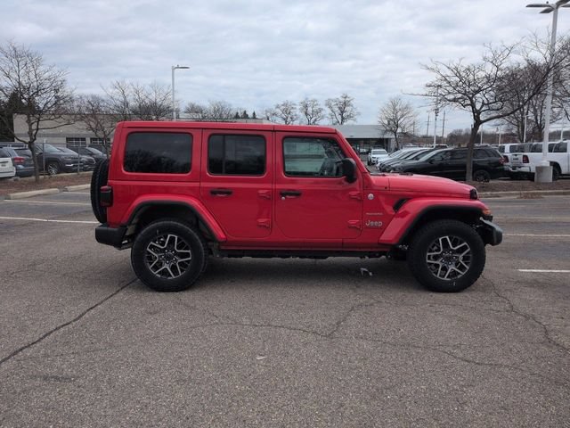 Used 2024 Jeep Wrangler Unlimited Sahara w/ Technology Group AWD/4WD image 2
