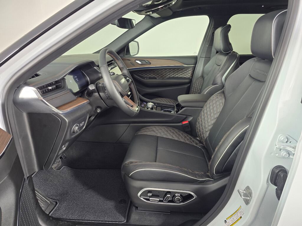 New 2025 Jeep Grand Cherokee Summit w/ Obsidian Package image 19