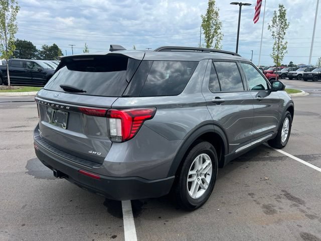 Used 2025 Ford Explorer Active AWD/4WD image 5