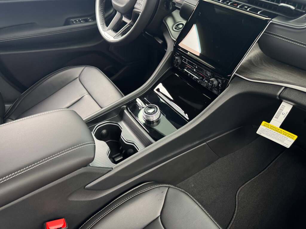 New 2025 Jeep Grand Cherokee Limited w/ Trailer Tow Package image 26